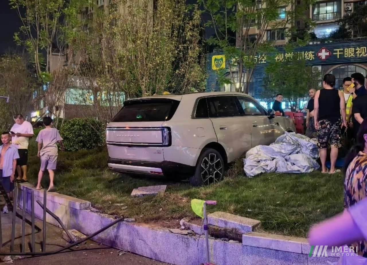 Первая авария Xiaomi Pengcheng на тест-драйве: детали