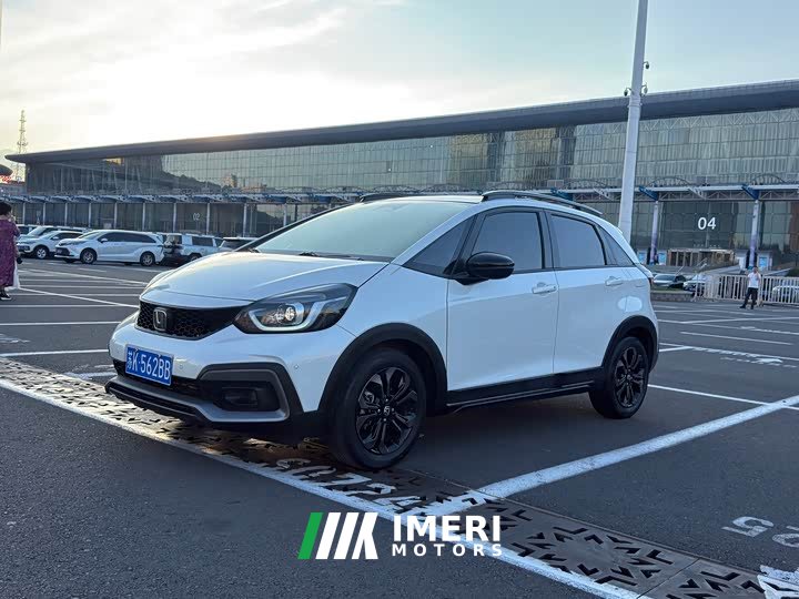 Lynk & Co LIFE 2021 1.5L CVT CRO-SS Smart Edition