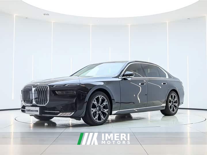 BMW 7 Series 2023 735Li Luxury Line
