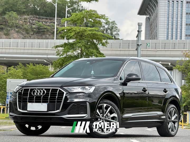 Audi Q7 55 TFSI quattro S line sports