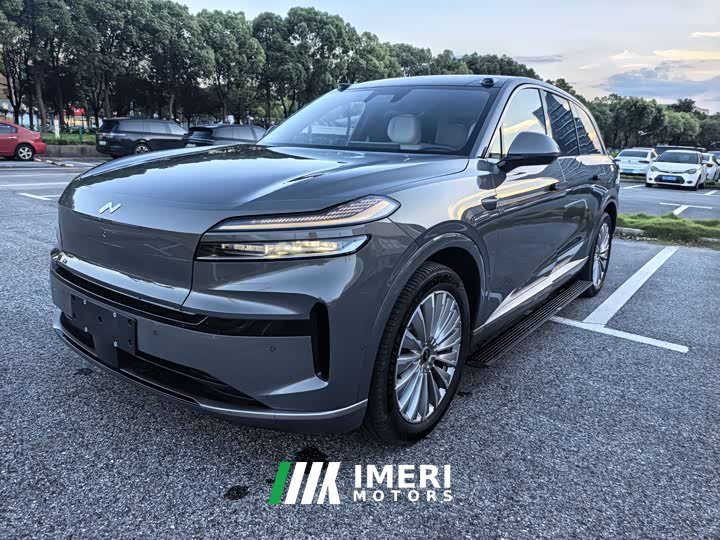 BMW Ledo L90 Ultra six-seater version