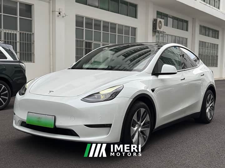 Tesla Model Y long-range all-wheel drive version