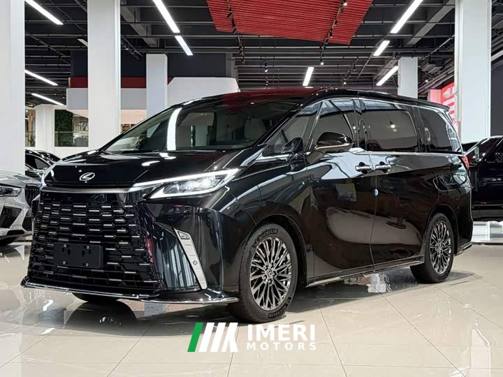 Lexus LM 2023 500h six-seater premium version