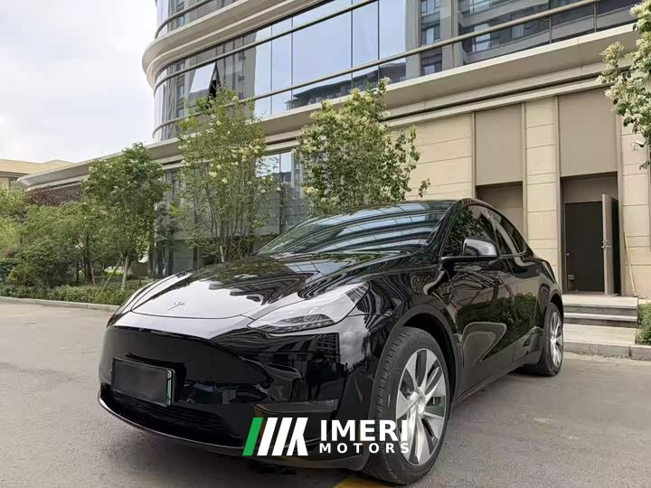 Tesla Model Y long-range all-wheel drive version