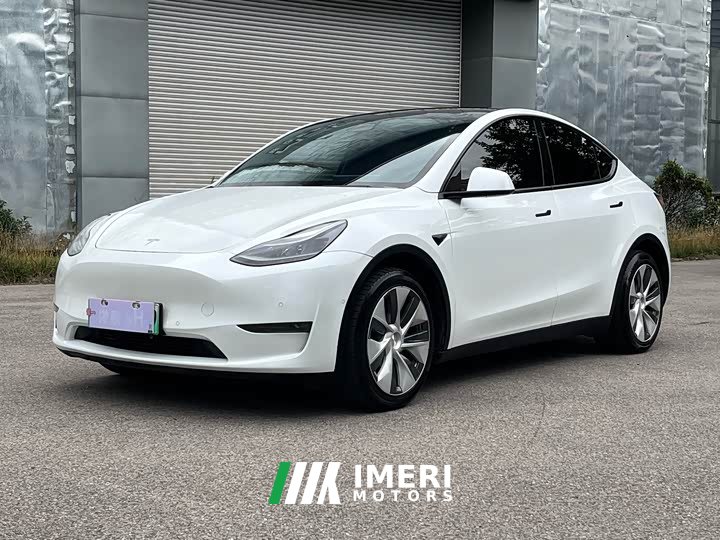 Tesla Model Y long-range all-wheel drive version