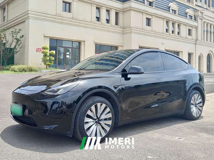 Tesla Model Y rear-wheel drive version
