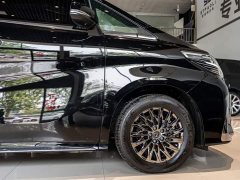Lexus LM 300h seven-seater elegant version - photo 5