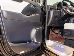 Lexus LM 300h seven-seater elegant version - photo 7