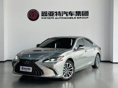 Lexus ES 300h Excellence Edition - фото 1