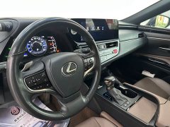 Lexus ES 300h Excellence Edition - фото 18