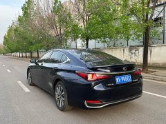 Lexus ES 300h Excellence Edition - фото 12