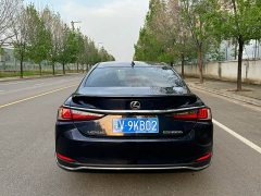 Lexus ES 300h Excellence Edition - фото 14