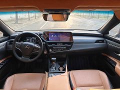 Lexus ES 300h Excellence Edition - фото 4