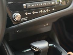 Lexus ES 300h Excellence Edition - фото 6