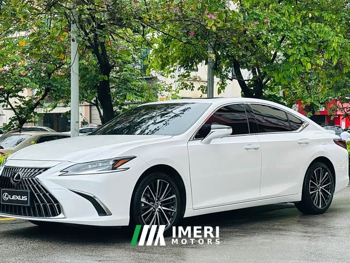 Lexus ES 2022 300h Luxury Edition