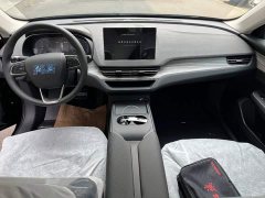 Hongqi E-QM5 2025 500km rental version - ფოტო 9