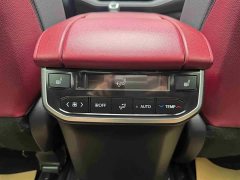 Toyota Crown Venza 2.5L HEV AWD Premier - ფოტო 11