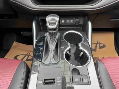 Toyota Crown Venza 2.5L HEV AWD Premier - ფოტო 12