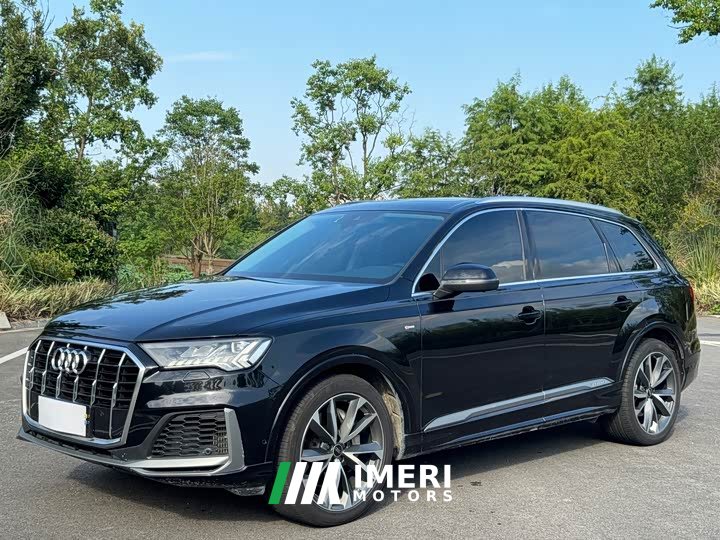 Audi Q7 55 TFSI quattro S line sports version