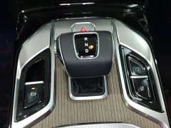 FAW Red Flag E-HS9 2022 660km Range Flagship Edition Six-Seater - ფოტო 14