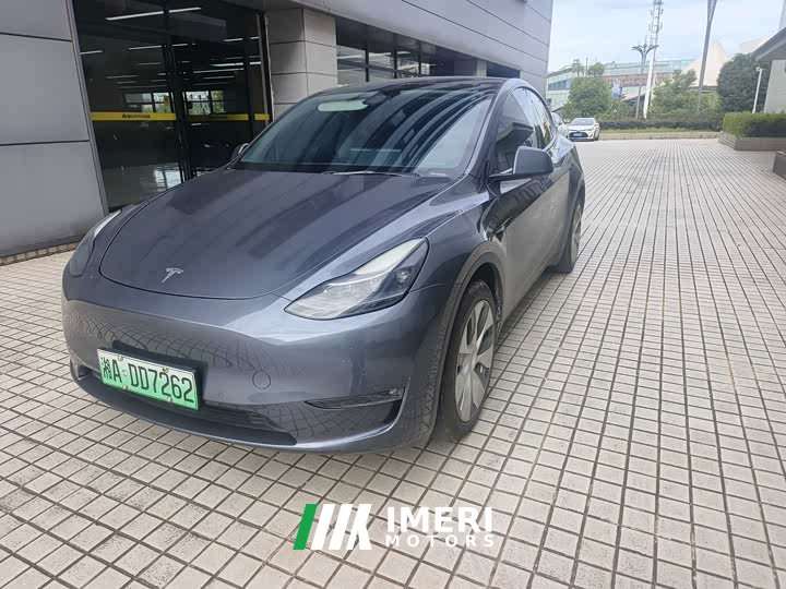 Tesla Model Y long-range all-wheel drive version