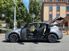 Tesla Model Y Long Range All-Wheel Drive - ფოტო 16