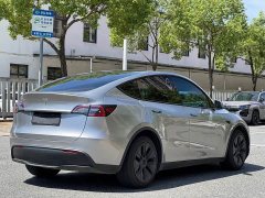 Tesla Model Y Long Range All-Wheel Drive - ფოტო 4