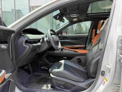 Changan UNI-V 2022 1.5T ZunGui Edition - ფოტო 4