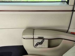 Lexus LM 2023 500h six-seater premium version - ფოტო 12