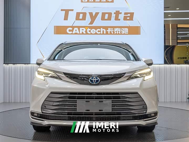 Toyota 2021 Toyota Sienna 2.5L Hybrid Deluxe Edition