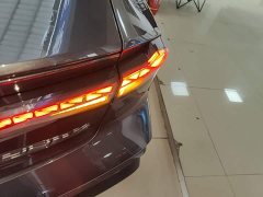 Changan UNI-V 1.5T Premium - ფოტო 8
