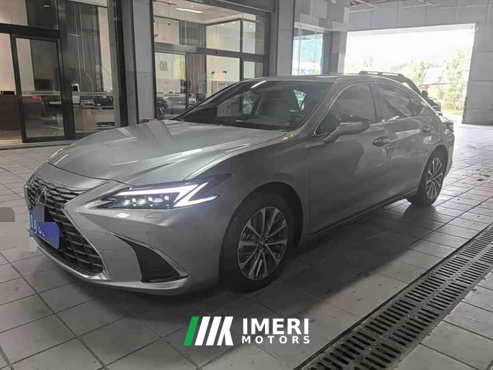 Lexus ES 300h Premium Edition