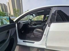 Tesla Model Y Rear-Wheel Drive - ფოტო 4