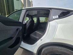 Tesla Model Y Rear-Wheel Drive - ფოტო 6