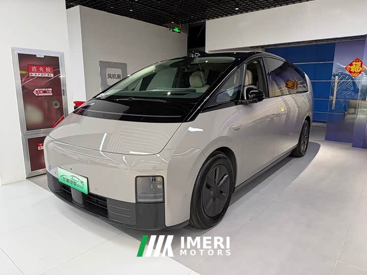 Li Auto Ideal MEGA Ultra