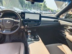 Lexus ES 2022 300h Excellence Edition - ფოტო 10