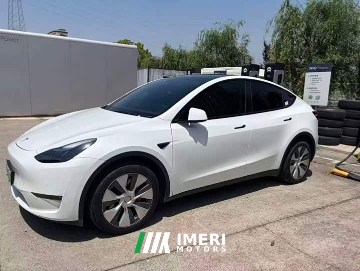 Tesla Model Y long-range all-wheel drive version