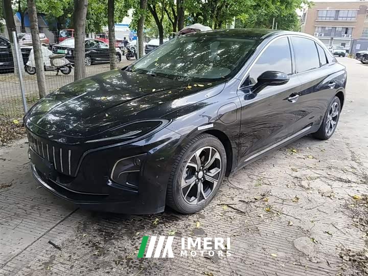 Hongqi E-QM5 2023 basic travel version