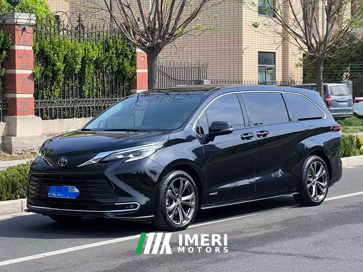 Toyota SIENNA 2.5LPHEV Premium Edition