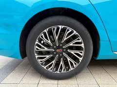 Hongqi H5 2024 2.0T automatic smart connected flag version - ფოტო 14