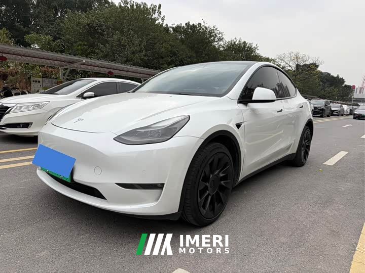 Tesla Model Y facelift long-range all-wheel drive version 3D5