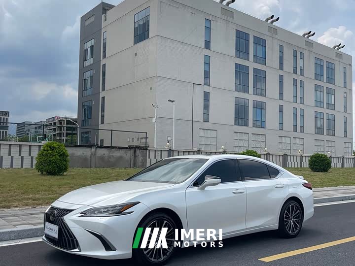 Lexus ES 2022 300h Premium Edition