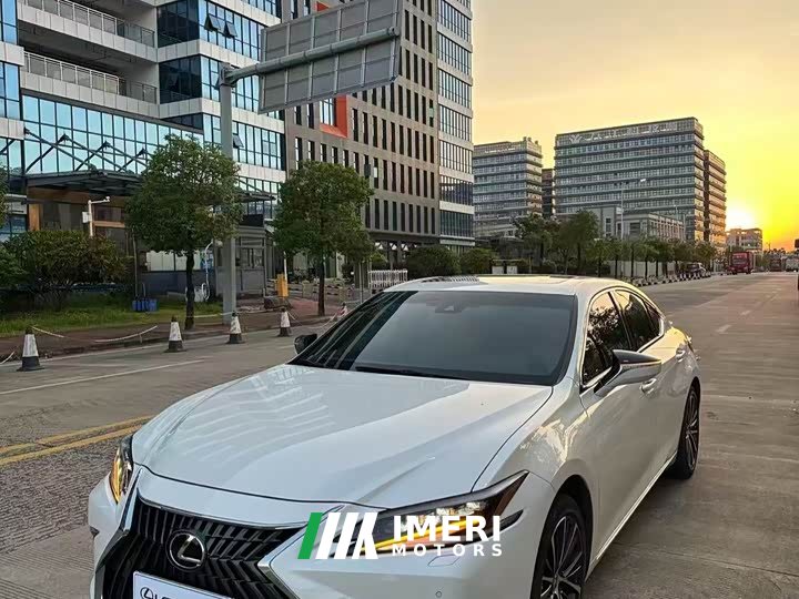 Lexus ES 2022 300h Premium Edition