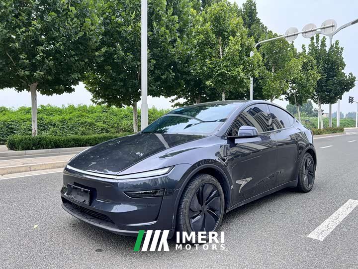 Tesla Model Y long-range all-wheel drive version