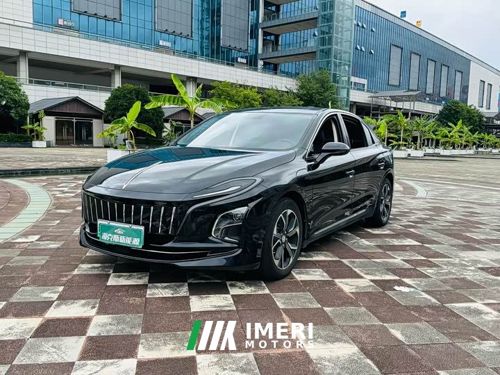 Hongqi E-QM5 2023 facelift basic travel version