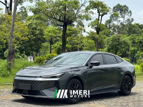 2025 Changan UNI-V 1.5T Premium - автомобиль из Китая