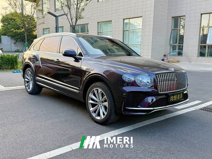 Bentley Bentayga 4.0T V8 long wheelbase version
