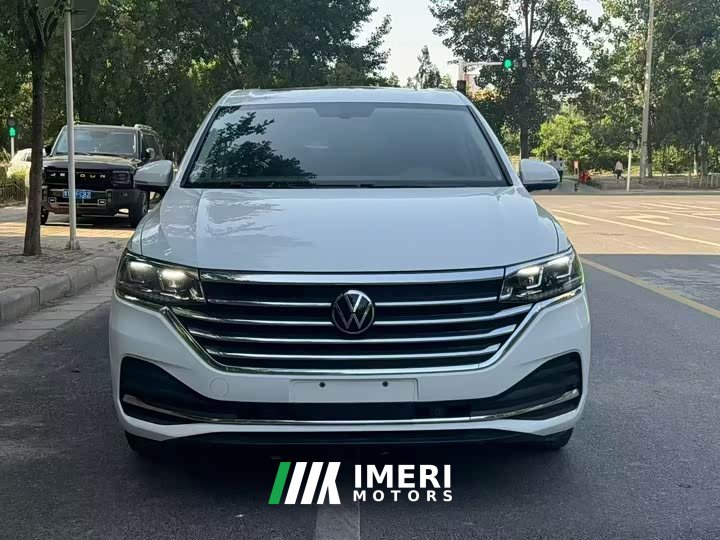 Volkswagen Viloran 330TSI Luxury Edition