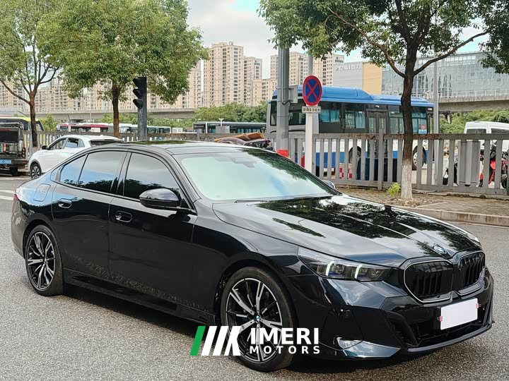 BMW 5 530i Deluxe Version M
