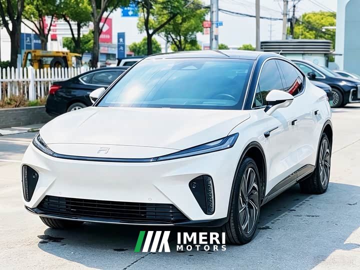 Lynk & Co R7 Edition